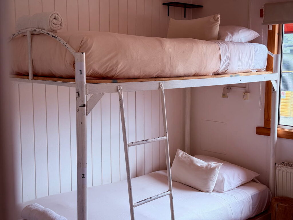 Dormitorio 4 camas con baño compartido