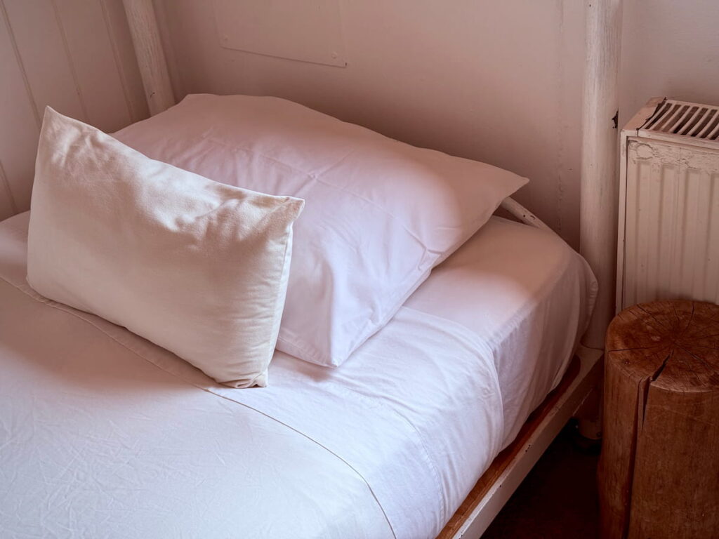 Dormitorio 4 camas con baño compartido