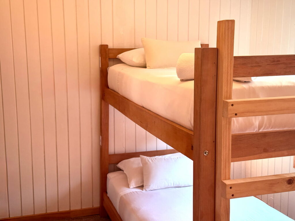 Twin (litera) con baño privado